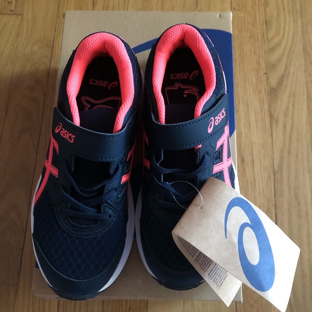 NIB ASICS Jolt 3 Size 1 1/2 kids